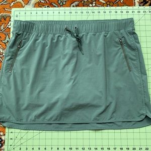 Athleta 1X green skort with drawstring waist